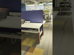 Επαγγελματικά προσαρμοσμένη βάση καθιστικού γραφείου Ηλεκτρικό ρυθμιζόμενο ύψος γραφείου σταθμού εργασίας υπολογιστή